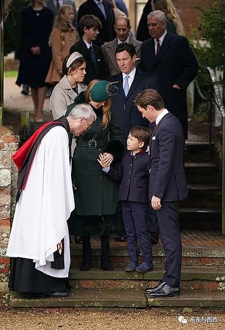英国公主手牵华裔继子亮相，7岁正太好可爱，亲妈和后妈共同抚养格局挺大……（组图） - 35