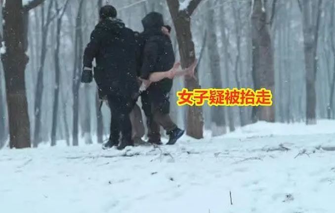 女子冰天雪地“打野战”冻僵身亡被抬走？官方辟谣公布真相（组图） - 3