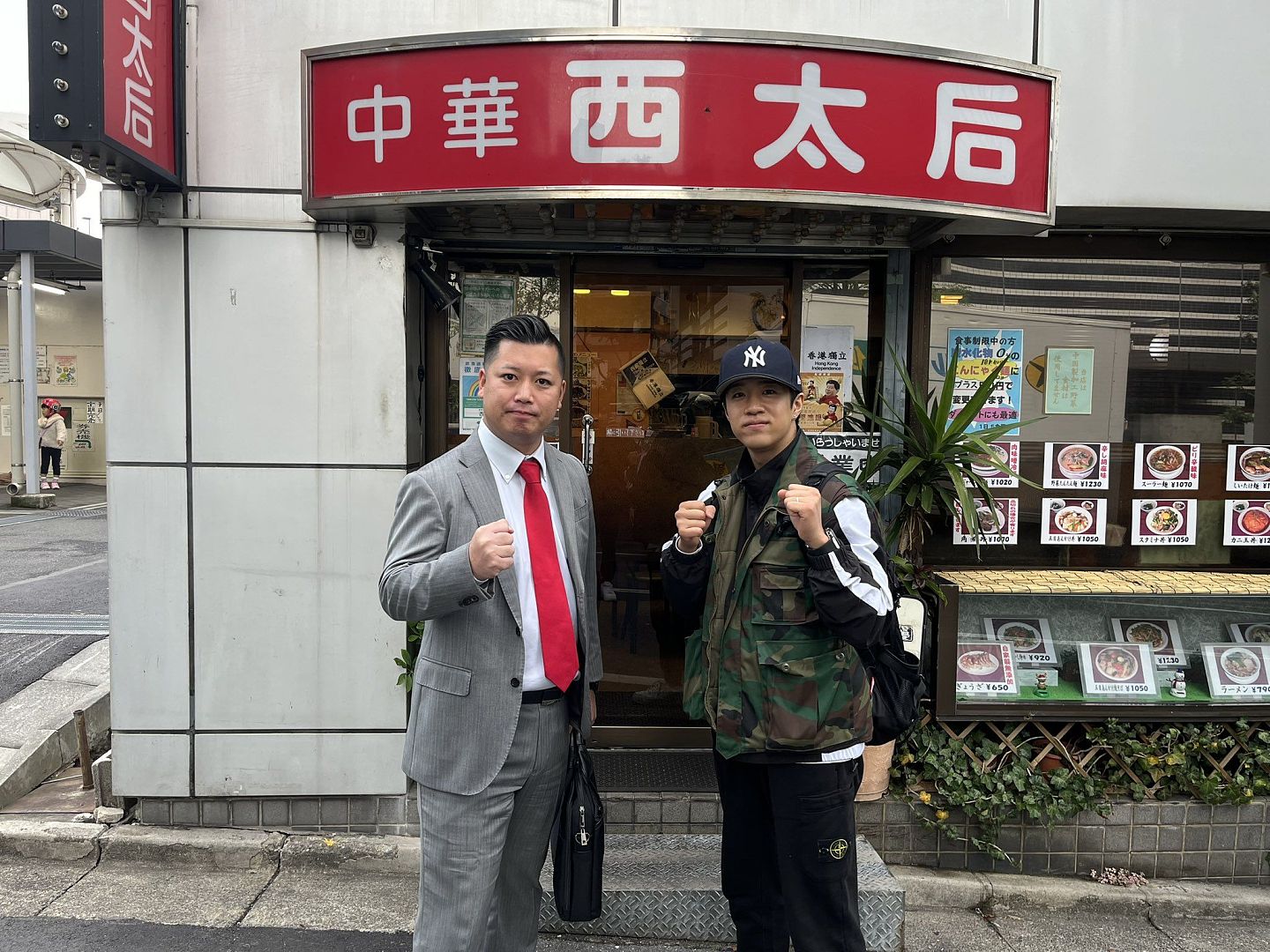 日餐馆撤“禁止中国人”公告，老板改用香港独立标语攻击再掀论战（组图） - 4