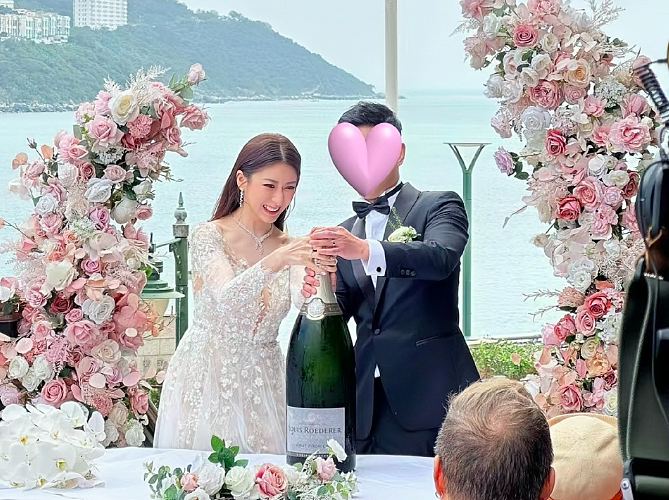 恭喜！39岁的TVB前女星在海边大婚，婚纱造型像岸上美人鱼（组图） - 3