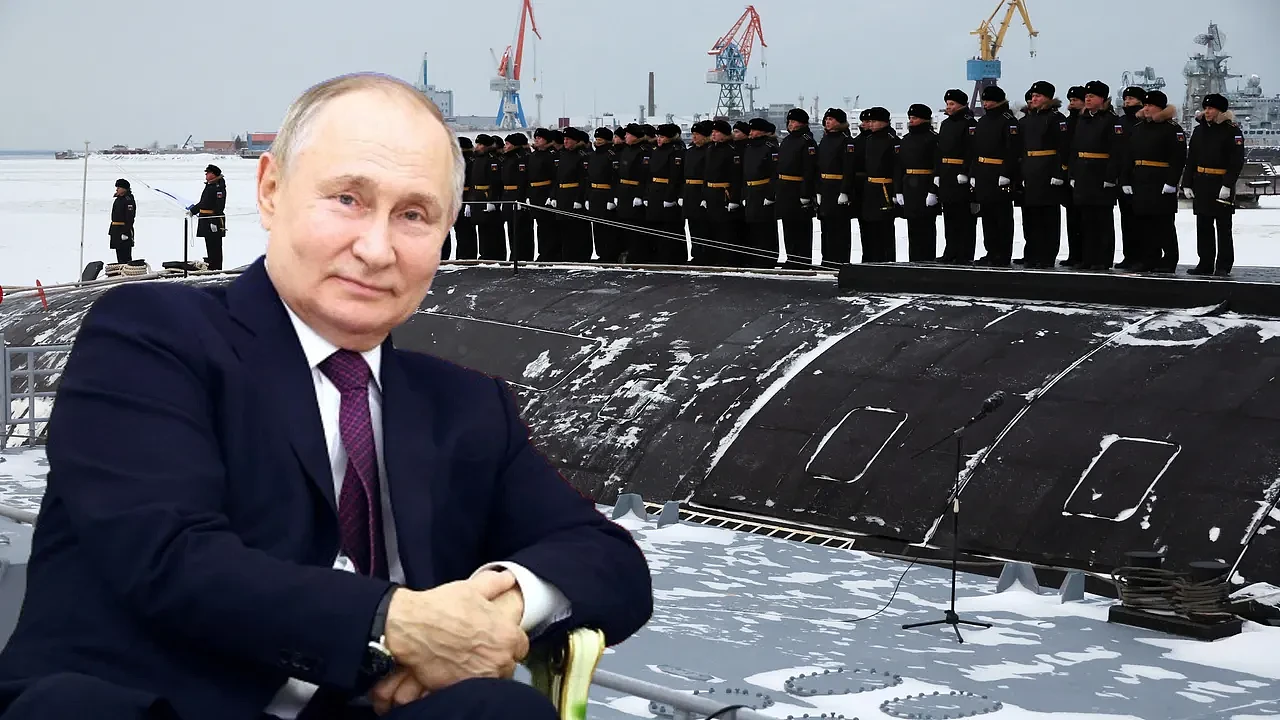 俄罗斯总统普京近期访问沙乌地阿拉伯露出久违的轻松笑容。合成画面。普京宣布，军工厂已全力生产武器，背景为俄罗斯新成军的核子潜艇亚历山大三世号。路透社
