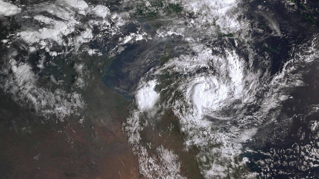 澳洲昆士兰洪水爆发，当局促数千居民疏散（组图） - 1