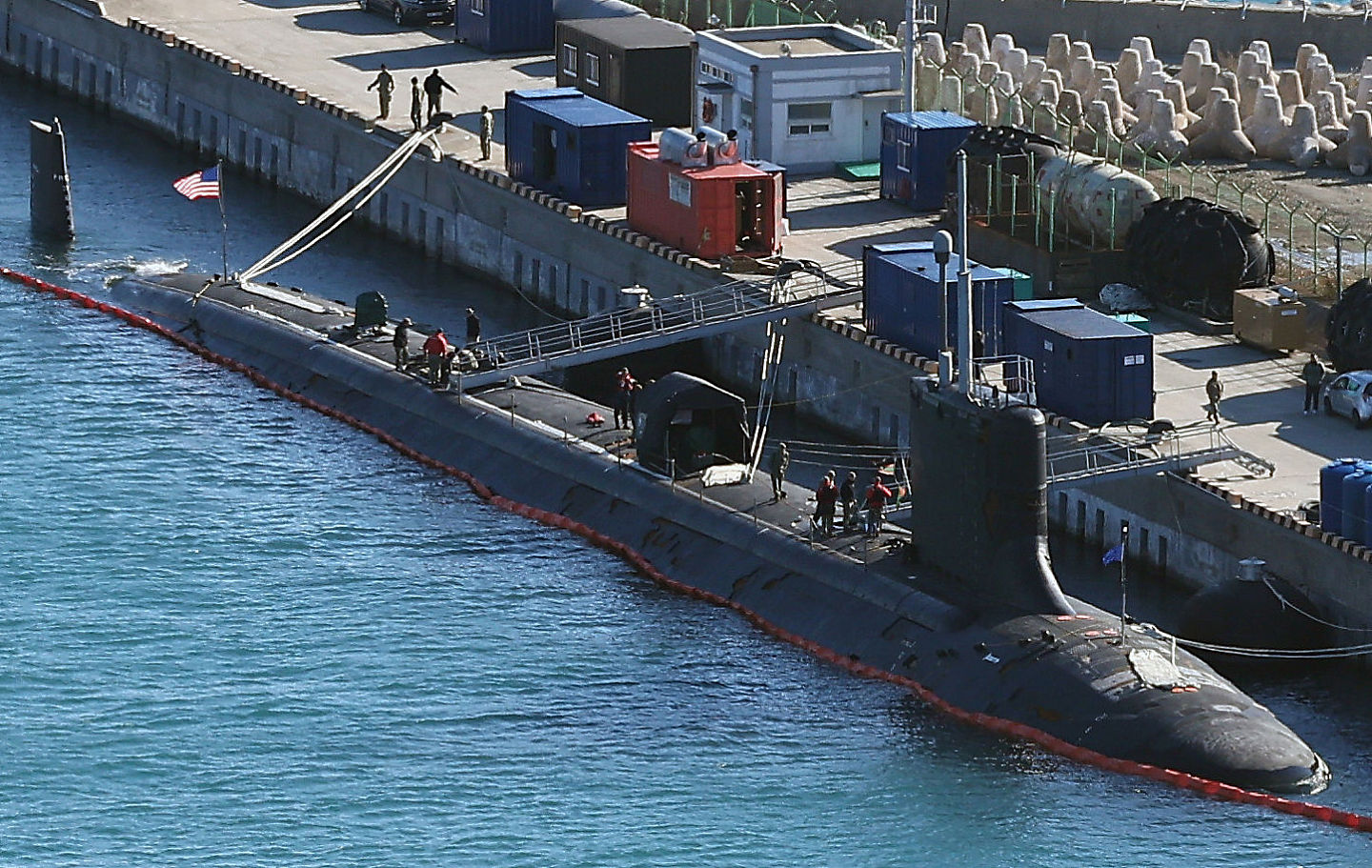 美国核动力攻击潜舰抵南韩釜山，威慑北韩（图） - 1