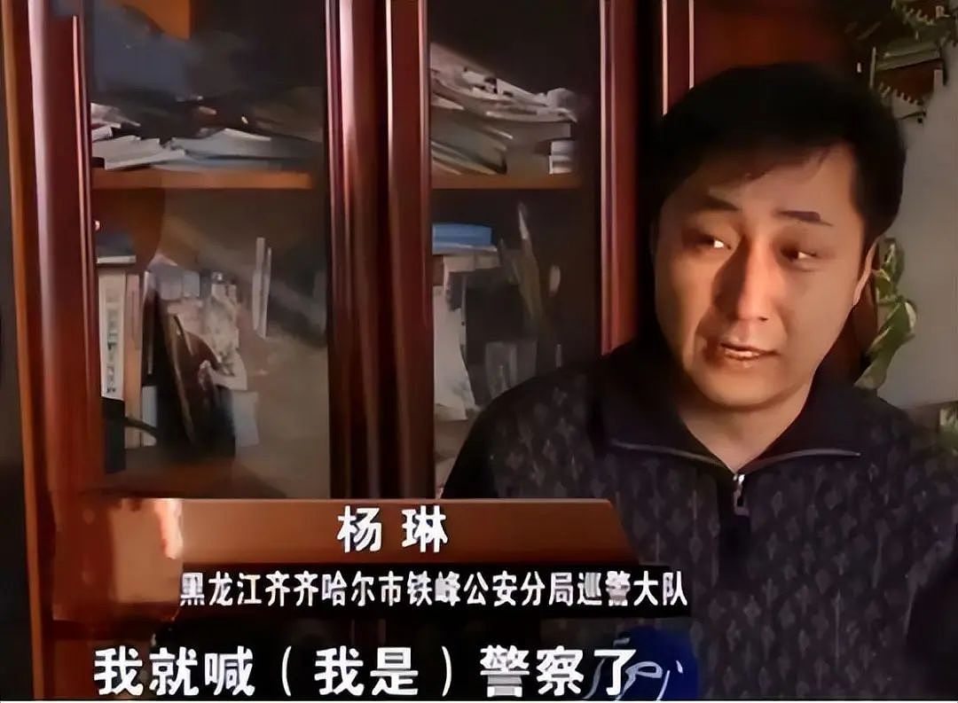 黑龙江瘫痪老人在家电视剧《潜伏》，突然指着一角色大喊：当年捅我的凶手就是他（组图） - 1