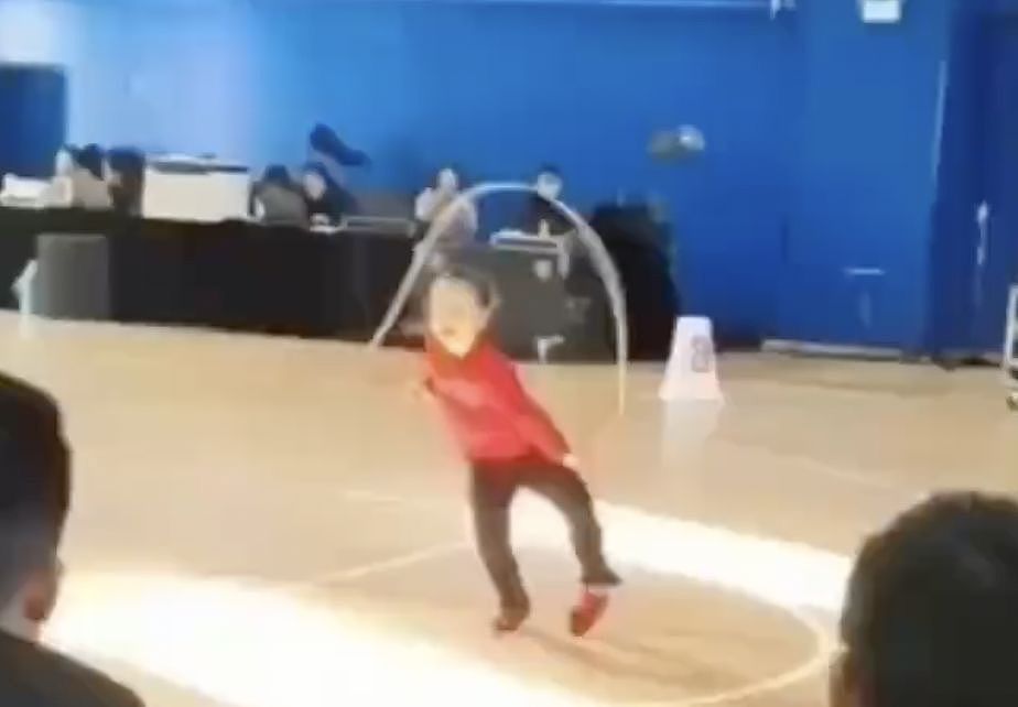 8岁女孩用“科目三”跳绳！酷炫技术获省级大赛第一，网赞跳出花（视频/组图） - 1