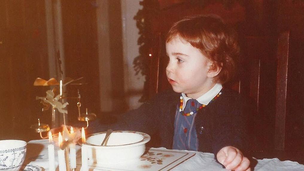 凯特分享40年前1岁过圣诞可爱照，与路易王子如饼印（组图） - 1