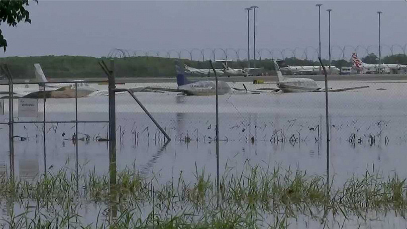 澳洲爆最严重水灾…机场关闭取消航班，上万居民受困，打捞出2.5公尺鳄鱼（组图） - 3