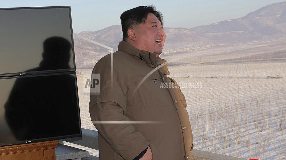 金正恩在朝鲜再射洲际弹道导弹后警告美国：不要做出任何 