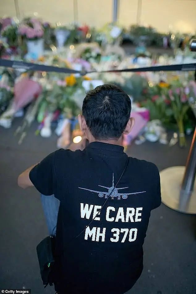 行李转盘有惊喜！堪培拉机场圣诞老人现身送礼物！MH370失踪9年，澳渔民或捞起重要线索！“我发现了机翼残骸”（组图） - 9