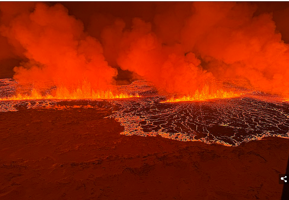 千年一遇火山喷发！大地裂缝狂喷沸腾熔岩，壮观红烟云冲天！城镇恐被淹没，赤空惊现极光（组图） - 15