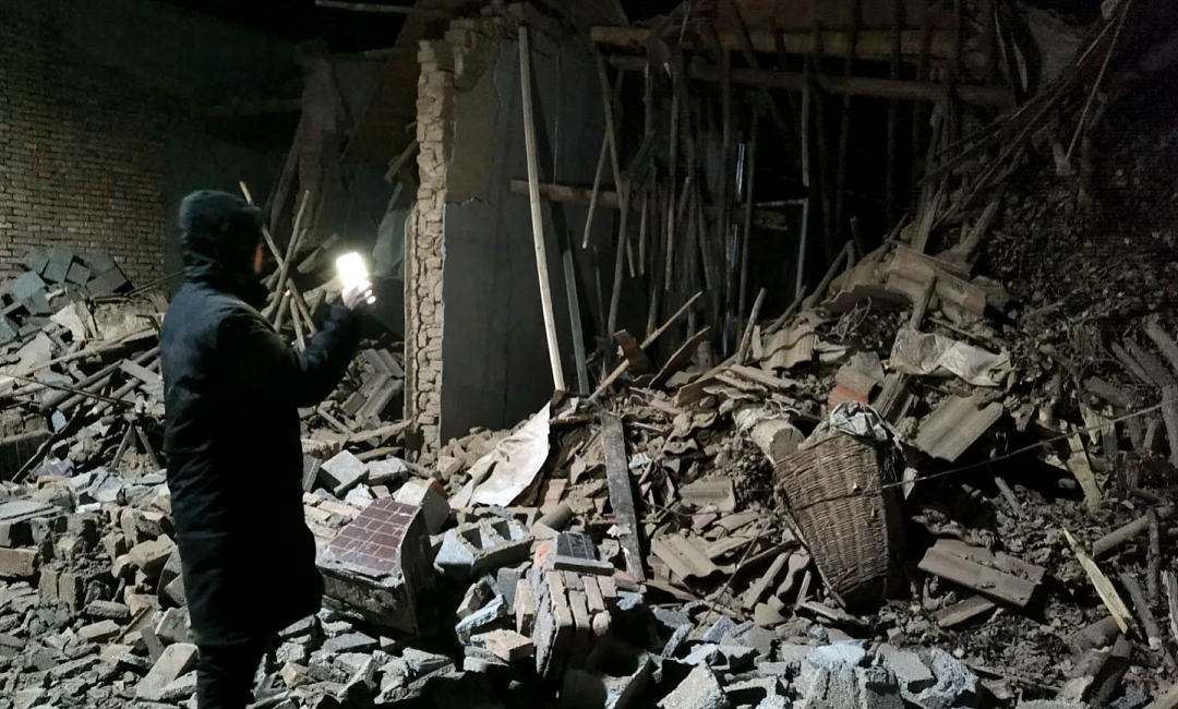 6.2级！甘肃强震已造成118人遇难，地震来袭，大学生竟被锁宿舍楼出不去，专家表示还将发生强余震（组图） - 3