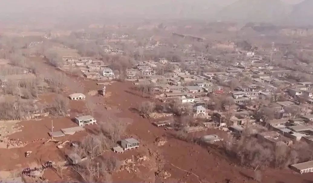 地震后村庄遭罕见砂涌，数十人失联（组图） - 1