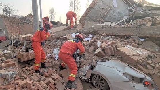 甘肃地震：2网民造谣“还有8.2级余震”遭公安处行政拘留5日（组图） - 1