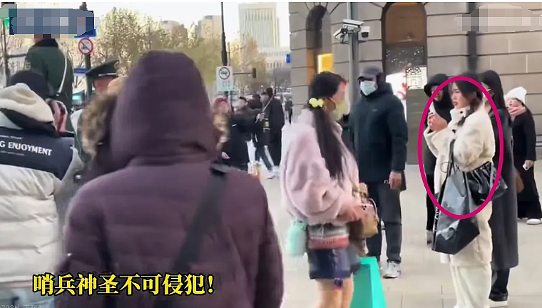 上海女子当街骚扰哨兵，怒吼“让你说话了吗”：她的真实目的，可能没那么简单（组图） - 4