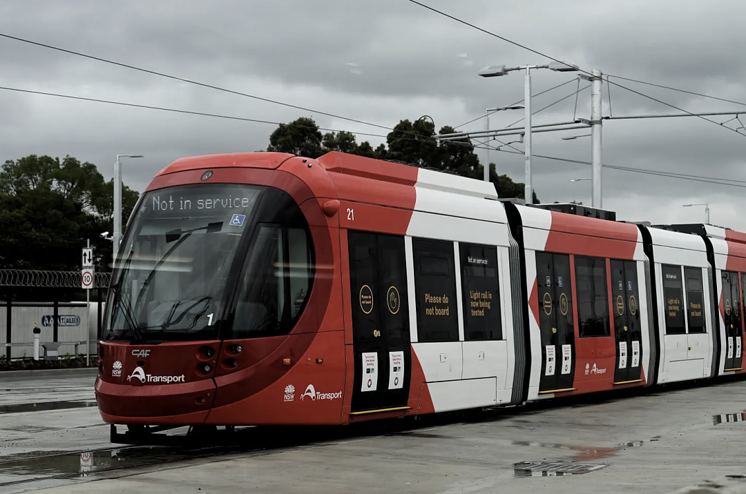 新闻 | Parramatta轻轨夜间悄然测试！悉尼城市交通迎来新纪元，运输部长承诺2024年中投入使用（组图） - 1