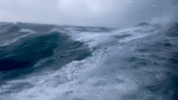 深海惊魂！ 豪华邮轮遭“狂浪”围堵，8米巨浪拍碎控制台，全船停电！ 乘客们在客舱里爬行（组图） - 5