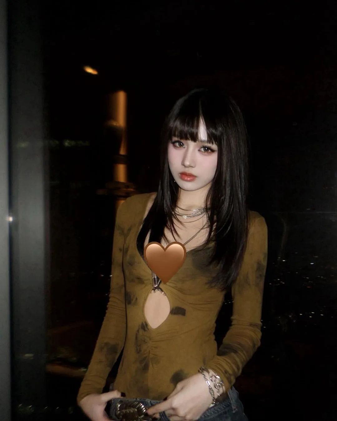 汪峰18岁长女罕晒浓妆美照，身材和颜值兼具，造型时尚变化大（组图） - 2