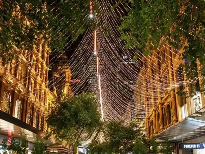 2023悉尼圣诞打卡必逛攻略来啦！巨型圣诞树，大型灯光展，免费露天影院，美食摊位，游乐设施，无与伦比的视觉震撼都在这里了（组图） - 8