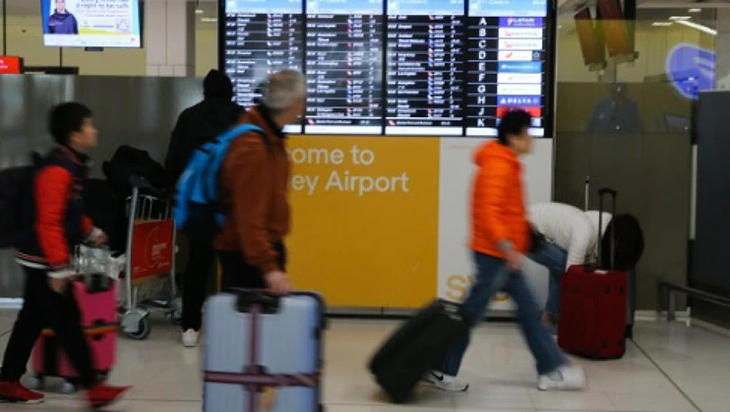 飞跃新高！ 澳洲机场“挤爆”， 预计1200万人出行！ 超半数澳人财务状况恶化， 堪培拉人勒紧裤腰带过圣诞！（组图） - 7