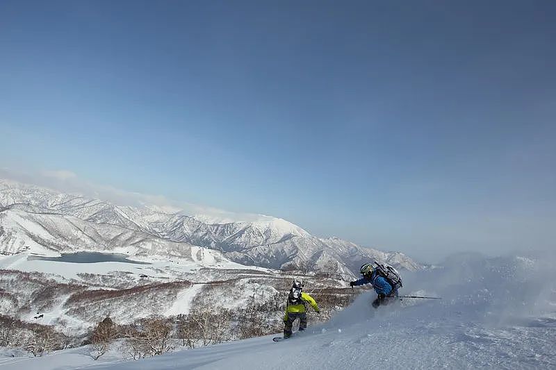 中国27岁女游客在日本滑雪场身亡：进入封闭高级雪道摔倒后，吸入粉雪窒息...（组图） - 26