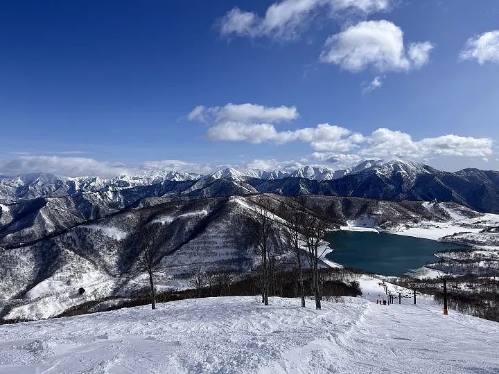 27岁中国游客在日滑雪身亡，总领馆发声，当地滑雪教练：摔倒后吸入“粉雪”窒息（组图） - 2