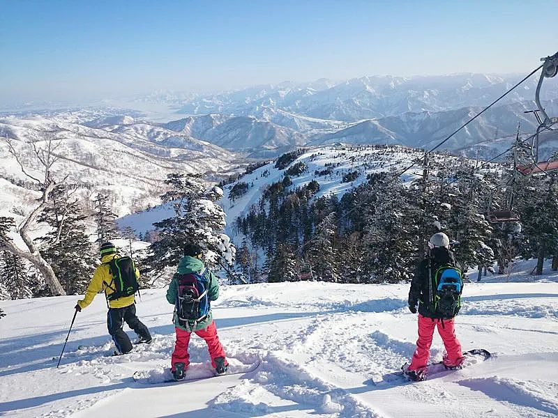 中国27岁女游客在日本滑雪场身亡：进入封闭高级雪道摔倒后，吸入粉雪窒息...（组图） - 16
