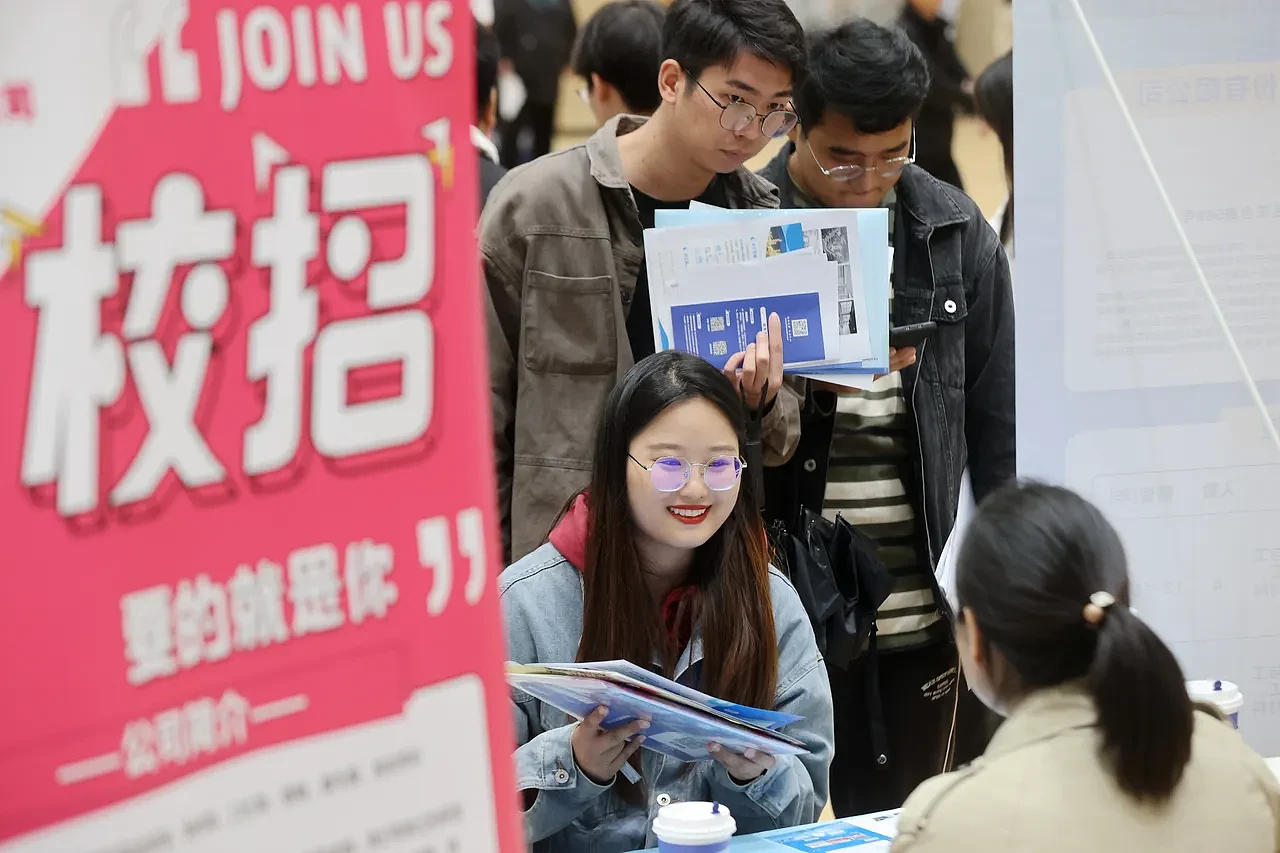 中国年轻人自称“45度青年”！专家：失业问题恐持续10年（组图） - 2