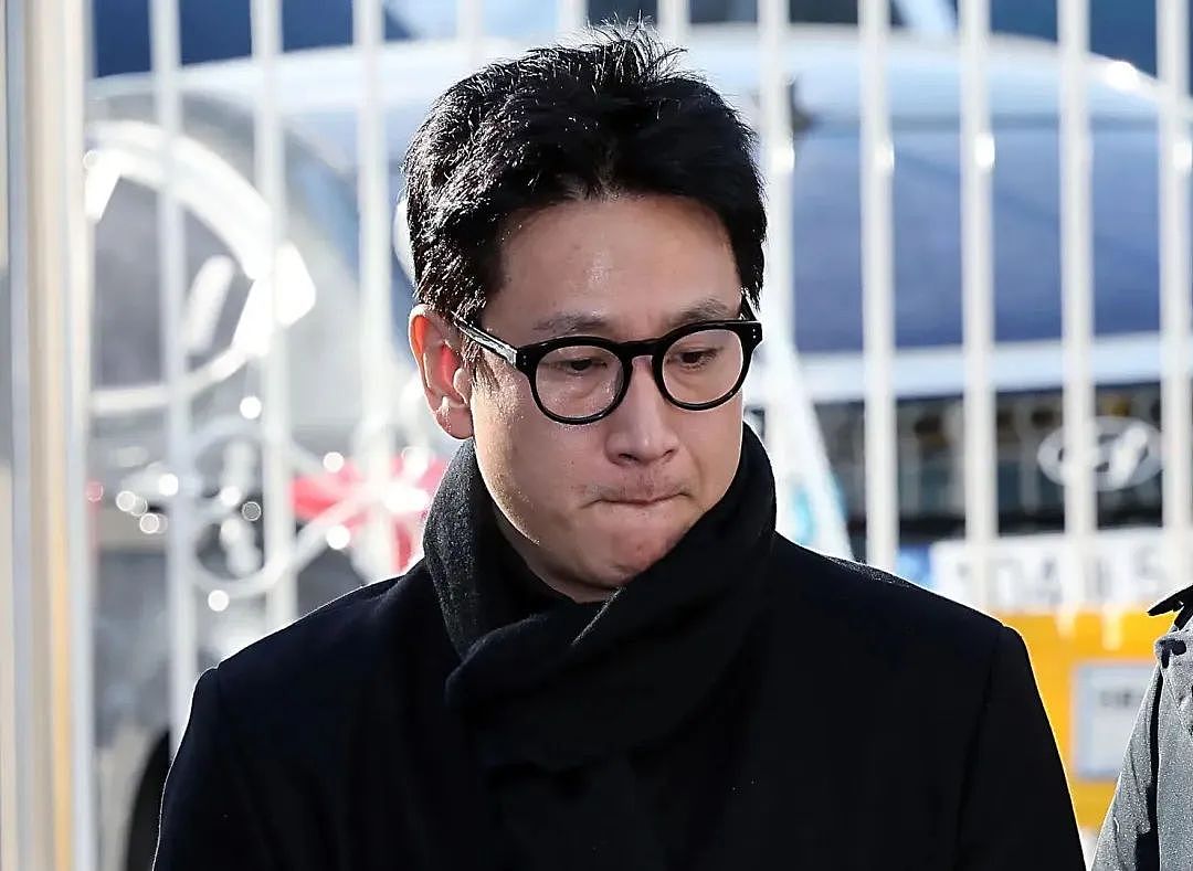 韩国知名演员李善均去世，疑烧炭自杀，曾因涉毒3次接受调查（组图） - 1