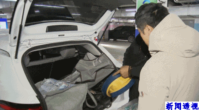 上海一网约车司机自带被褥睡车里长达五个月！还有人每天跑十五小时却攒不下钱（组图） - 1