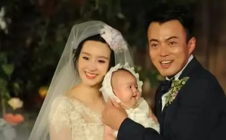【社交】42岁凭《狂飙》爆火，和张颂文是难兄难弟，父亲是金牌编剧，妻子貌美如花，不拼爹靠自己成人生赢家（组图） - 12
