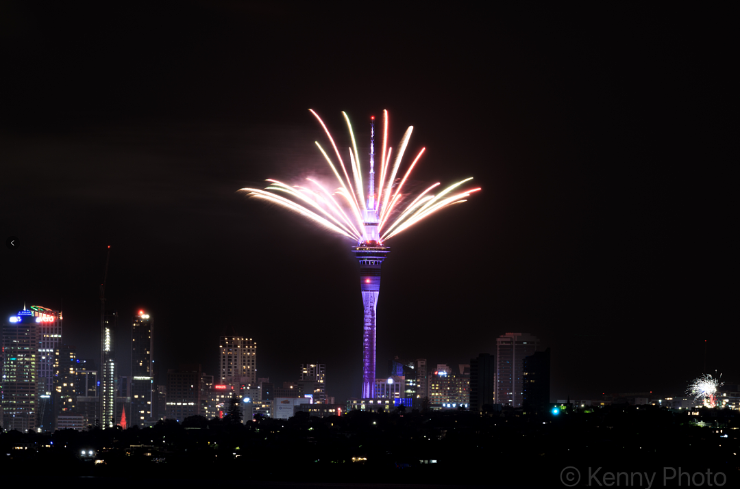 新年第一天！两名男子被发现在车内已无反应；高清多图赏新西兰烟花，跨年夜各地庆祝活动都伴随着潮湿，警方表示整体满意（组图） - 5