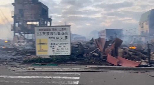 日本地震：轮岛朝市通逾百建筑焚毁珠洲市翻船！17人心肺功能停止（视频/组图） - 2