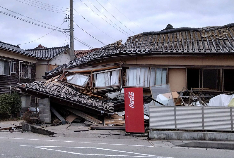日本发生7.6级地震，引发5米高海啸！6人丧命多人受伤，逾50栋房屋倒塌，核电厂溢出放射性水（组图） - 2