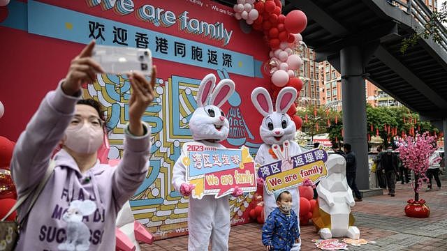 外媒：香港经济低迷，为什么愈来愈多港人北上深圳跨境消费（组图） - 6