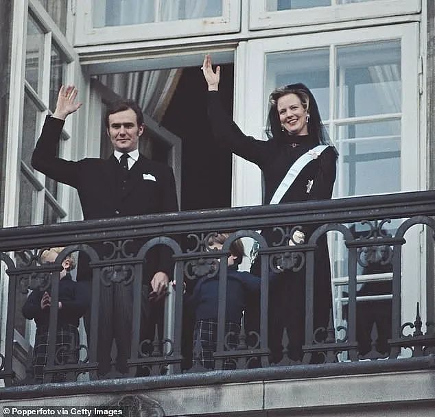 丹麦女王突然宣布退位，把王位让给等待52年的王储，网友：是要平息王储出轨丑闻？（组图） - 5
