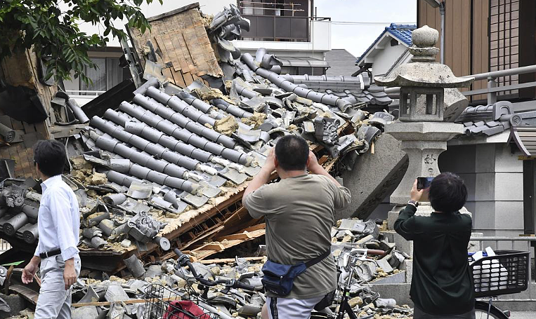日本发生7.6级地震，引发5米高海啸！6人丧命多人受伤，逾50栋房屋倒塌，核电厂溢出放射性水（组图） - 30