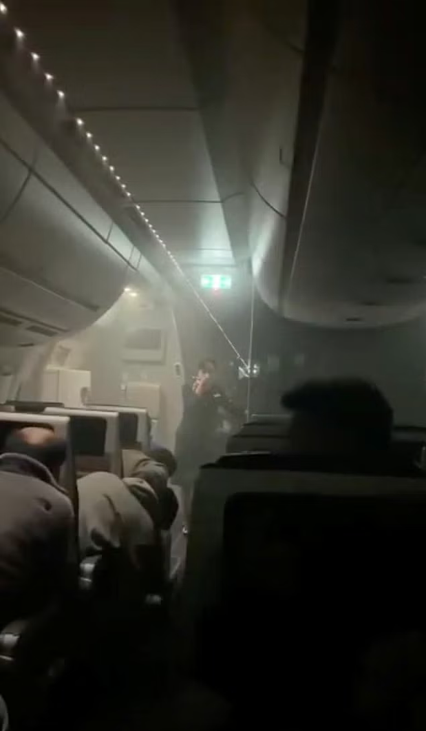 载379人客机降落时相撞，秒变巨大火球！烧成灰烬！幸存乘客：以为已经死了（视频/组图） - 8