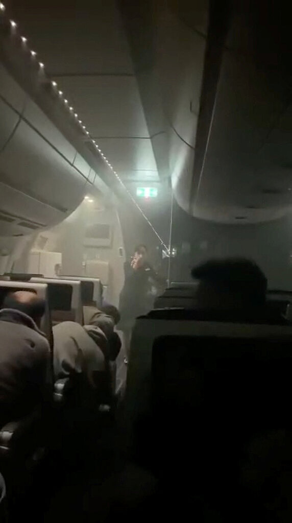 纽时：日航客机在羽田机场撞机起火，机上全员“奇迹”生还（组图） - 2