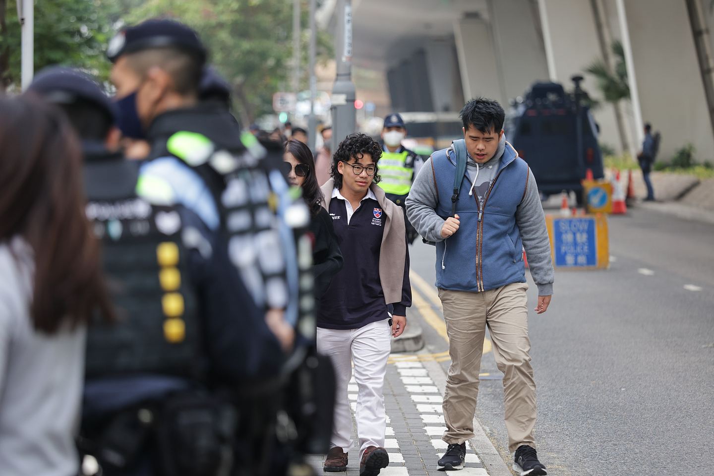 黎智英案：控方料正式开案，囚车押送黎至法院！警荷枪实弹戒备（组图） - 8