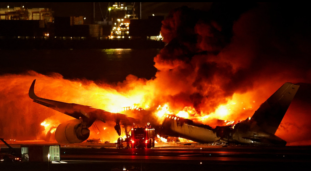 日本飞机起火，创造全部撤离奇迹！香港10名乘客：撤离100米爆炸（组图） - 6