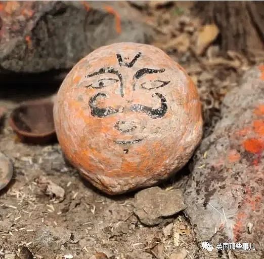 印度村民把“神秘石球”当神明世代献祭朝拜…最后发现竟是恐龙蛋（组图） - 4