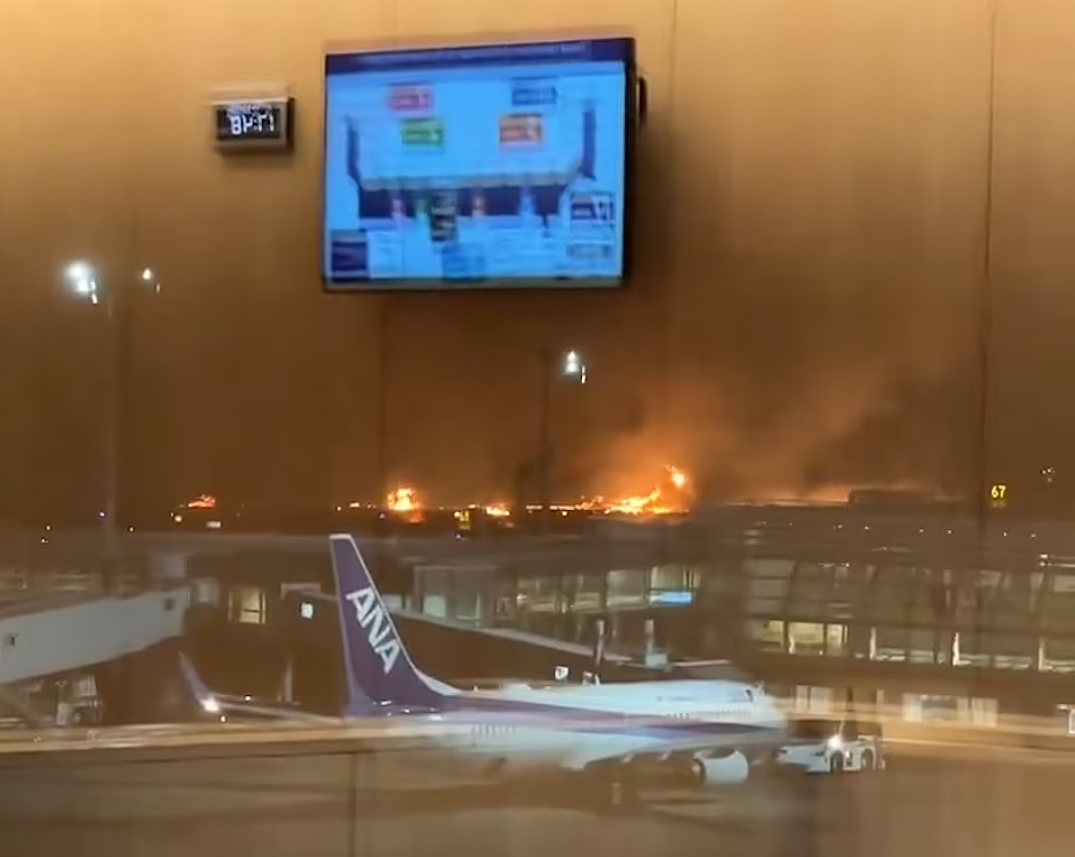 载379人客机降落时相撞，秒变巨大火球！烧成灰烬！幸存乘客：以为已经死了（视频/组图） - 18