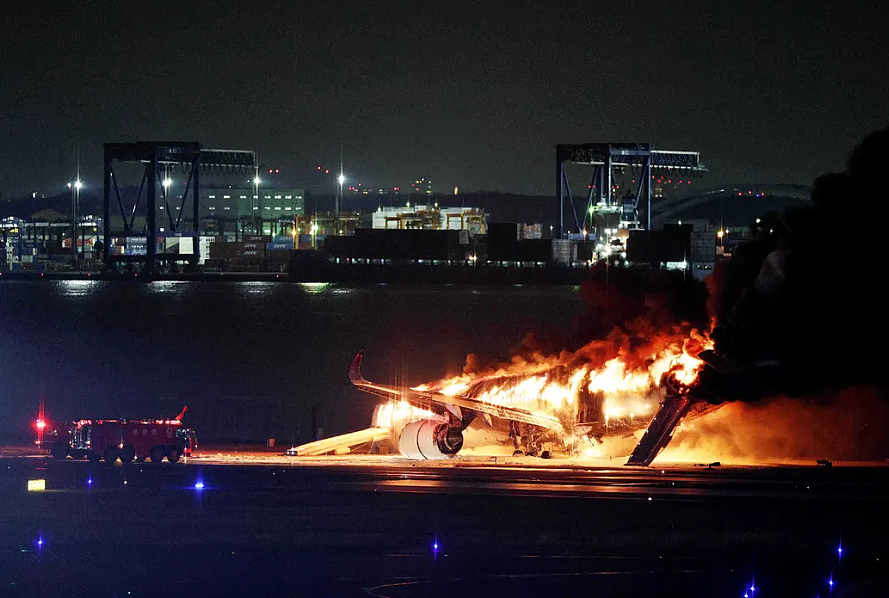 载379人客机降落时相撞，秒变巨大火球！烧成灰烬！幸存乘客：以为已经死了（视频/组图） - 9