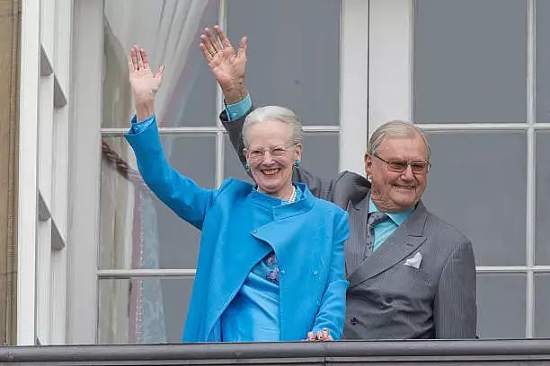 抽烟喝酒逛地摊，83岁丹麦女王宣布退位：王室拜拜，我快活去了！（组图） - 57