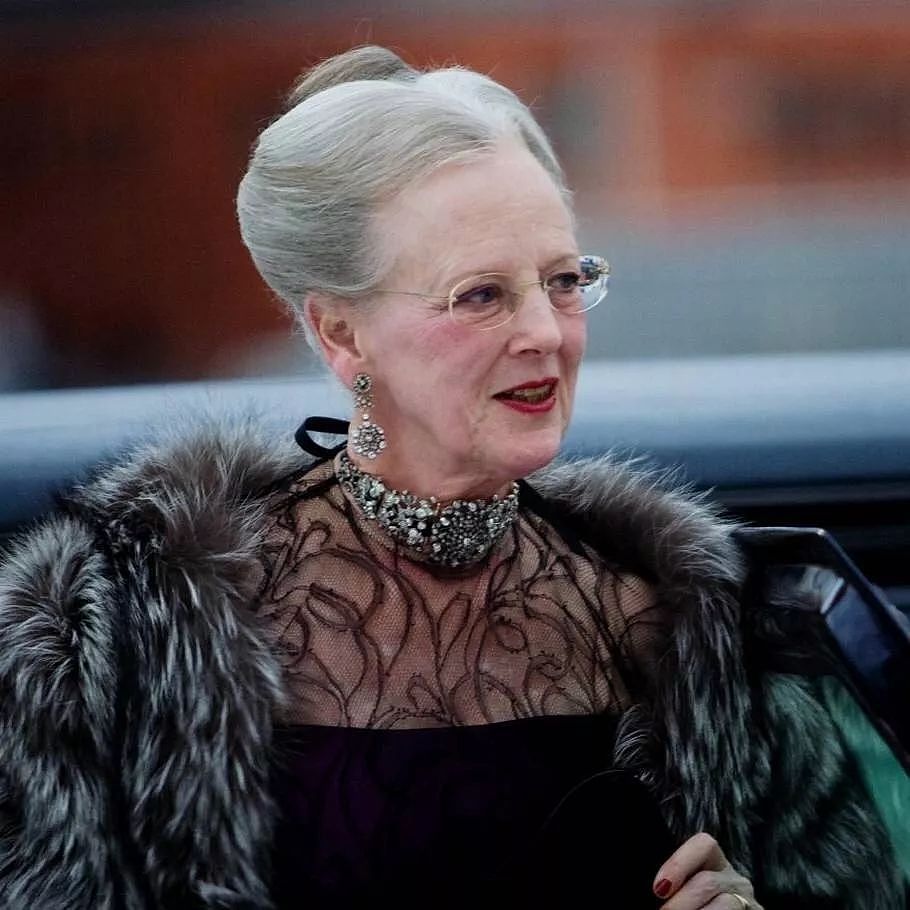 抽烟喝酒逛地摊，83岁丹麦女王宣布退位：王室拜拜，我快活去了！（组图） - 16
