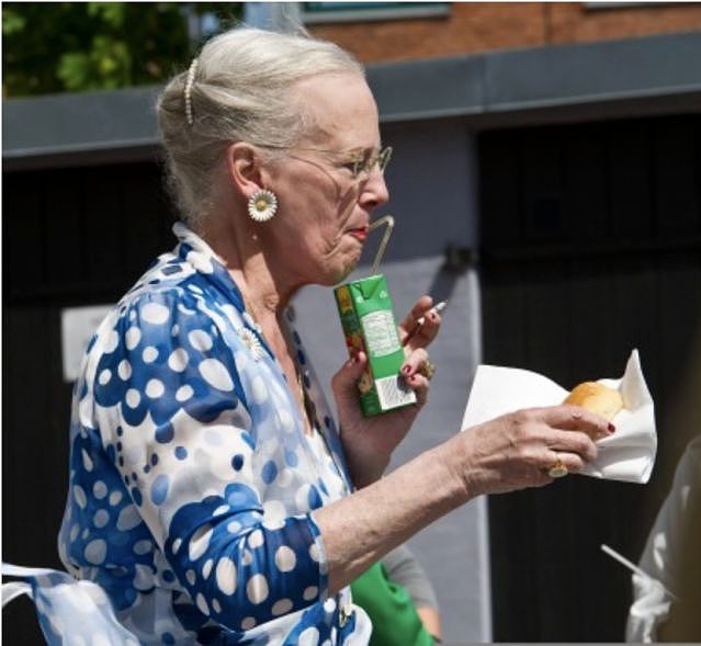 抽烟喝酒逛地摊，83岁丹麦女王宣布退位：王室拜拜，我快活去了！（组图） - 17