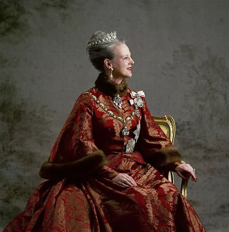 抽烟喝酒逛地摊，83岁丹麦女王宣布退位：王室拜拜，我快活去了！（组图） - 10
