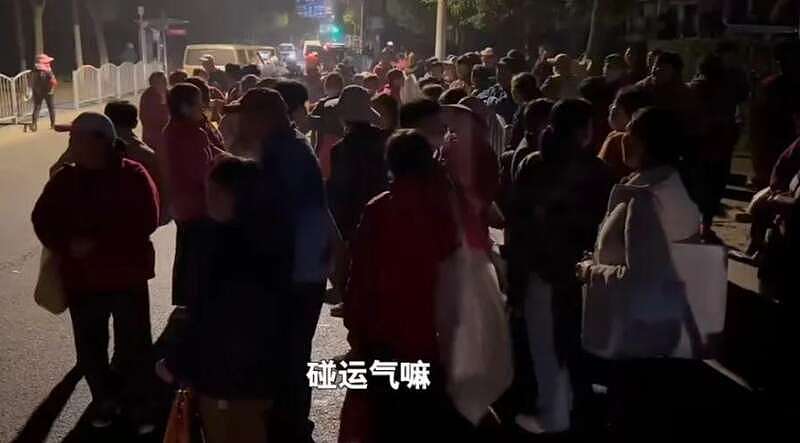 凌晨两点半，上海“最早醒来的那批人“ 治愈多少人（组图） - 2