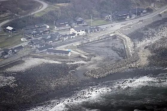 日本地震后部分海域变陆地，有海岸线向海中推进约200米（组图） - 1
