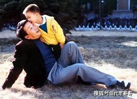 26年前，姜昆不顾妻子反对收养的6岁遗孤，如今成了他的骄傲（组图） - 11